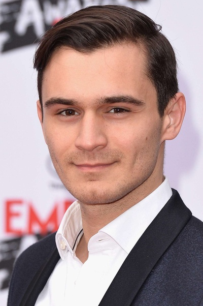 朱利安·科斯托夫的写真