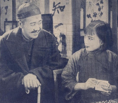 徐莘园的写真-徐莘园、夏佩珍在影片...