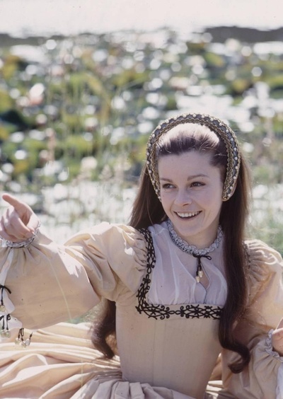 詹妮薇芙·布卓的写真