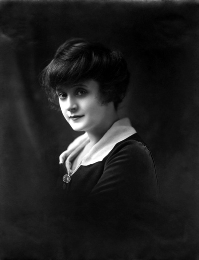 碧莉·伯克的写真