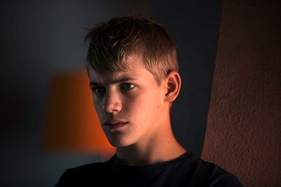 汤姆·柳恩格曼的写真-来张超大的，注意放大...