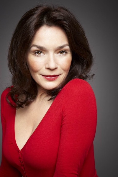 朱莉亚·斯坦伯格的写真-Photo by Mischa Naw...