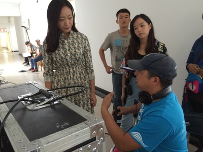 张乃平的写真-张乃平导演正在拍摄现...