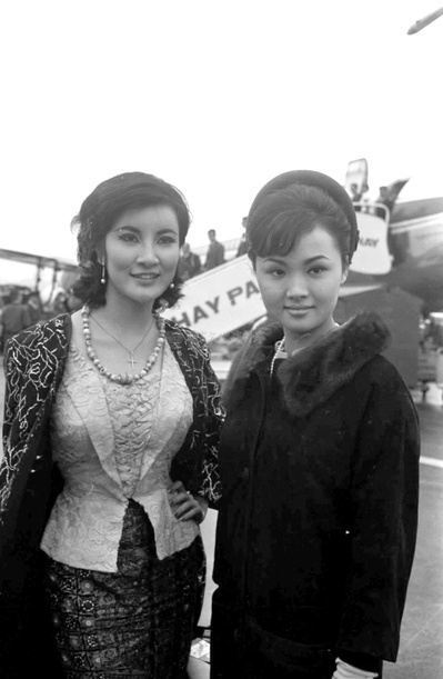 艾黎的写真-左起：艾黎、熊雪妮