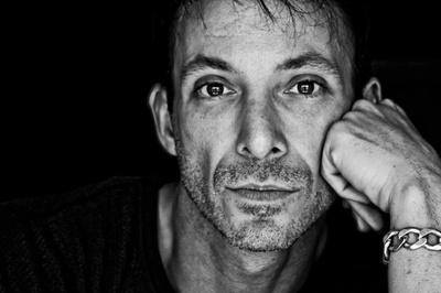 诺亚·海瑟威的写真-已然成大叔