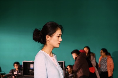 孔雁的写真-《一只蓝色的虾》剧照