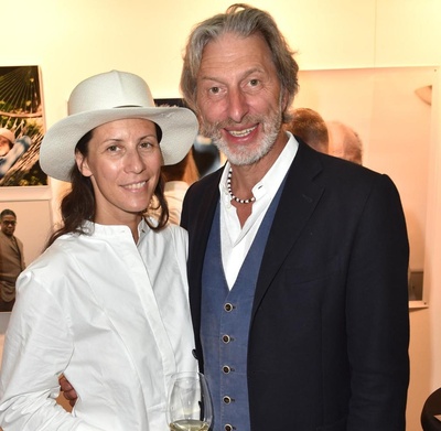 鲁弗斯·贝克的写真-和女友合影