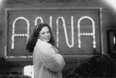 卡米拉·索贝里的写真