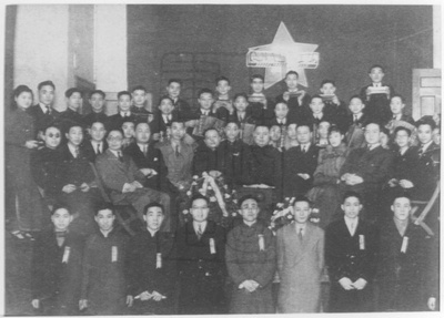 周璇的写真-新亚口琴队，为新亚药...