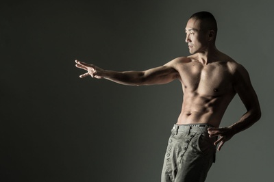 尹·C·乔伊斯的写真