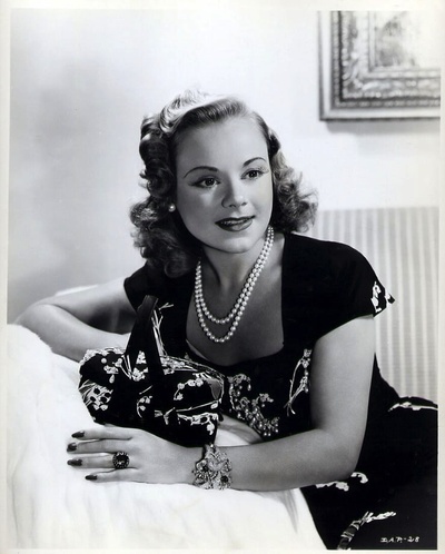 索尼亚·海妮的写真