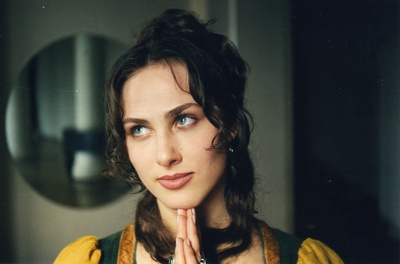 安娜·捷尼拉洛娃的写真