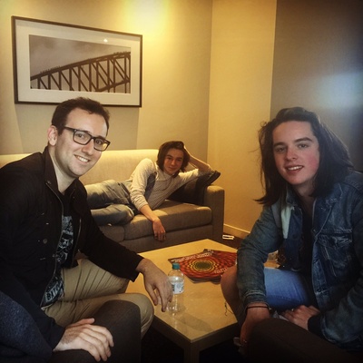 马克·麦克肯纳的写真-背带裤！