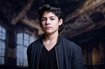 卢修斯·霍约斯的写真