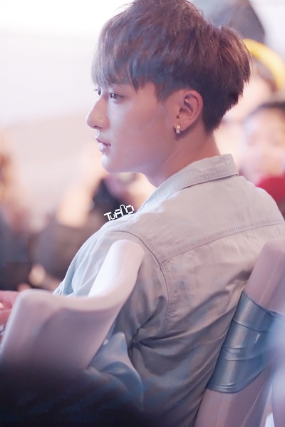 黄子韬的写真-160509. 电影夏天十九...