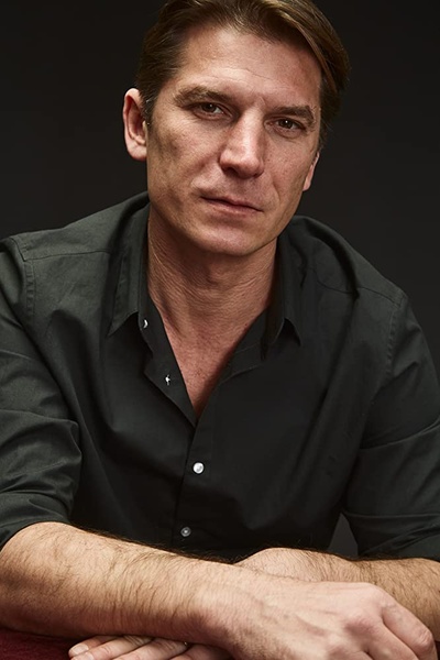 卢卡·佩洛斯的写真