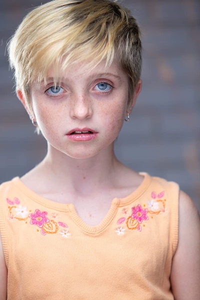 法拉·麦肯齐的写真