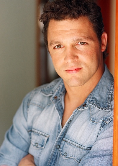 安东尼·莫利纳利的写真