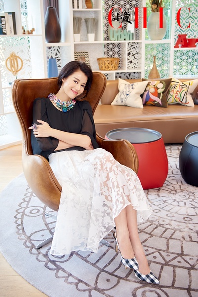 胡杏儿的写真-《小资CHIC》时尚杂...