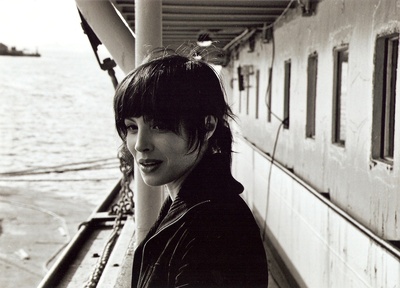 安娜·阿尔瓦雷斯的写真