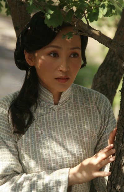 岳丽娜的写真-《铁梨花》剧照。