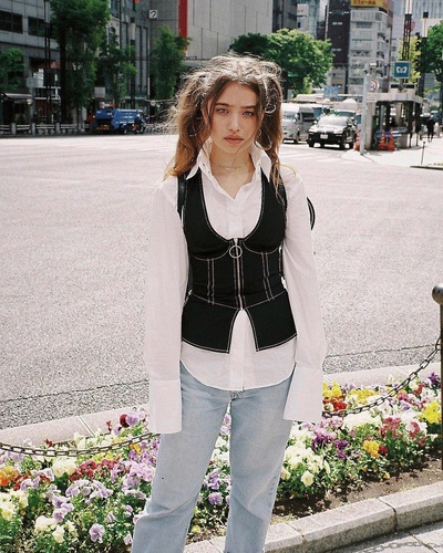 埃米利娅·巴拉纳茨的写真