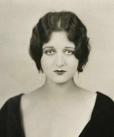 娜塔莉·金斯顿的写真