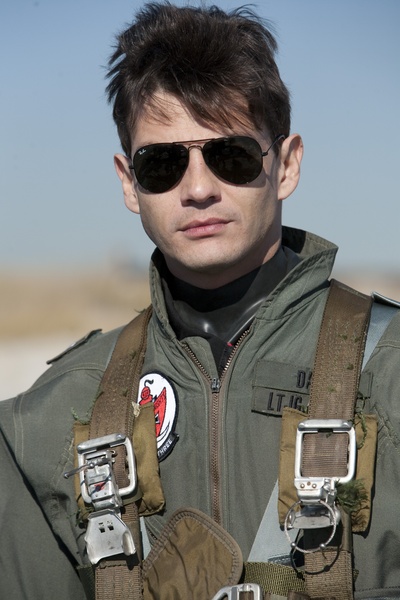 特伦特·福特的写真-Burning Blue剧照