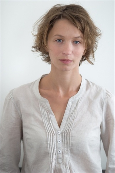 德芙妮·楚里奥特的写真