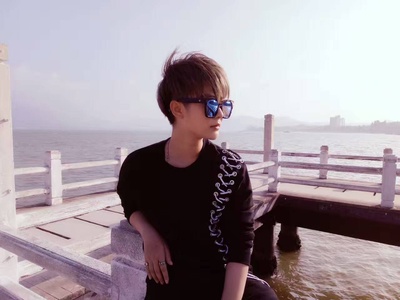 李颖的写真-那一场呼啸而过的青春...