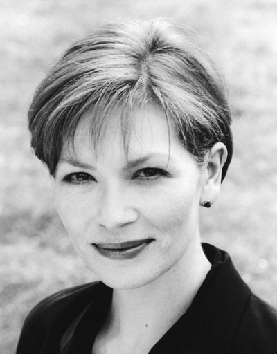 纳迪亚·卡梅隆-布莱克利的写真