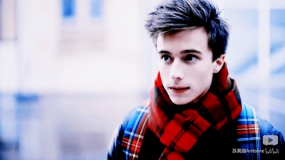 Axel Auriant的写真-https://www.bilibili.co...