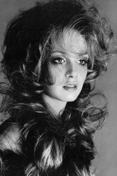 奈珂•阿瑞吉的写真