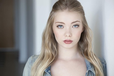 艾米利亚·麦卡锡的写真