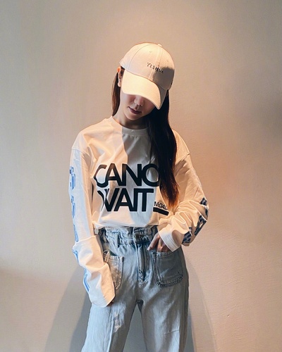 邓紫棋的写真-支持威霆哥哥潮牌