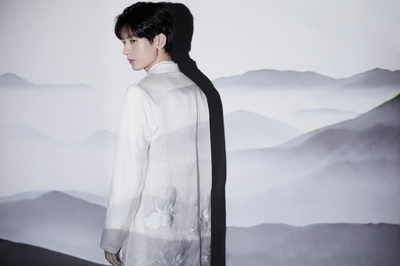 成毅的写真-成毅2020跨年 刺绣中...