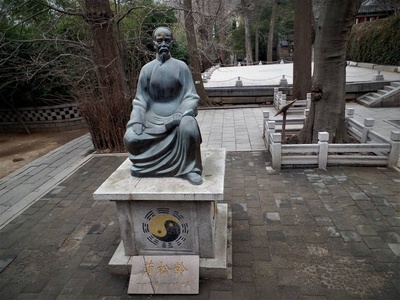 蒲松龄的写真-蒲松龄塑像