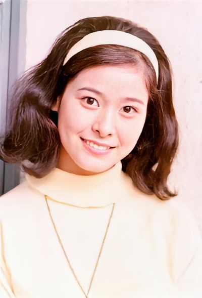 西尾三枝子的写真