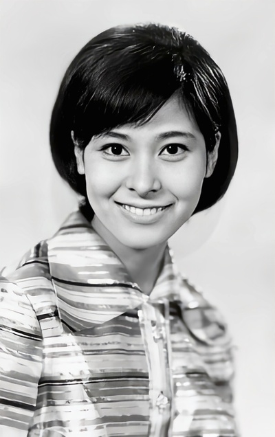 西尾三枝子的写真