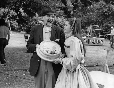 查尔斯·加洛特的写真-拍摄《千日安妮》间隙...