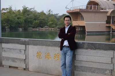 方模启的写真-2013年，于深圳参与...