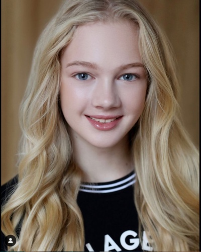 萨拉·阿伯特的写真-2019