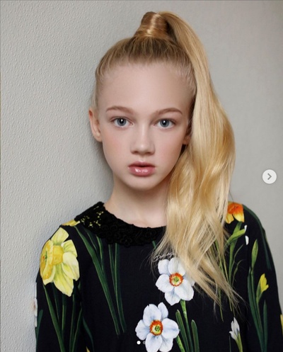 萨拉·阿伯特的写真-2019