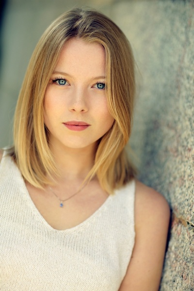 夏洛特·布鲁蒙特的写真