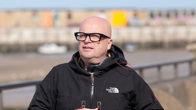 多米尼克·塞维奇的写真