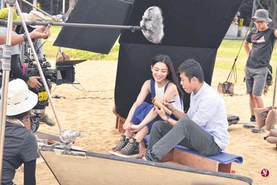 王伟良的写真-王敏奕（左）与王伟良...