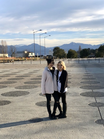 卡拉·埃伯利的写真-左B右W(https://twitter....