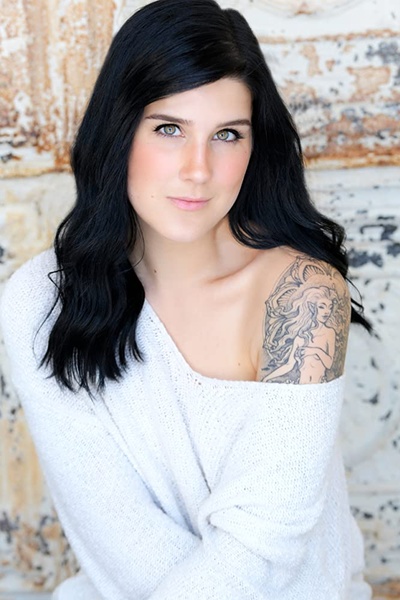 艾伦·泽克的写真-https://www.imdb.co...