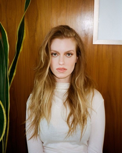 巴尔巴拉·邓克尔尔曼的写真-May 2021