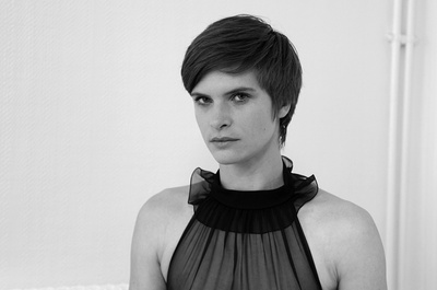 莉娜·劳泽米斯的写真